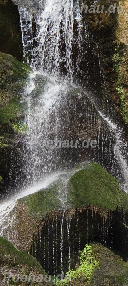 Bild 1 von Bad2887TL7470A Wasserfall  / (Material) Hartschaum-Rückwand / (Schutzschicht) UV Hartlack glänzend mit Abperleffekt / (Langzeitgarantie) ohne Langzeitgarantie